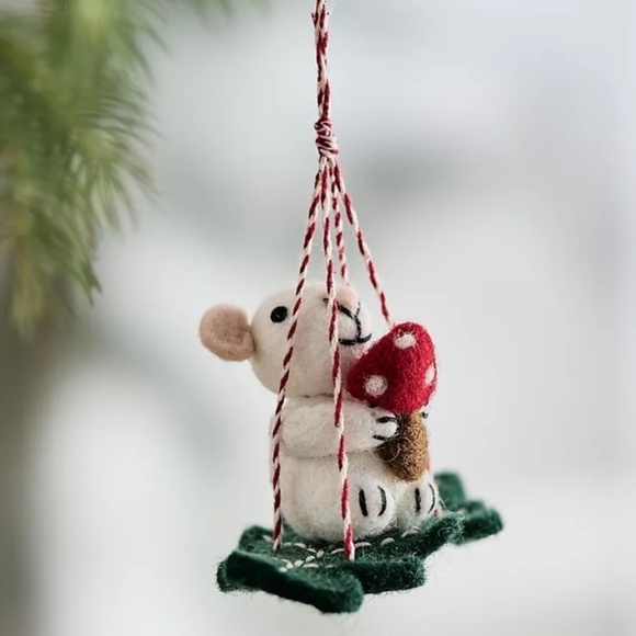 NWT Anthropologie  Terrain Mouse On A Leaf Swing Christmas Ornament - Picture 1 of 1